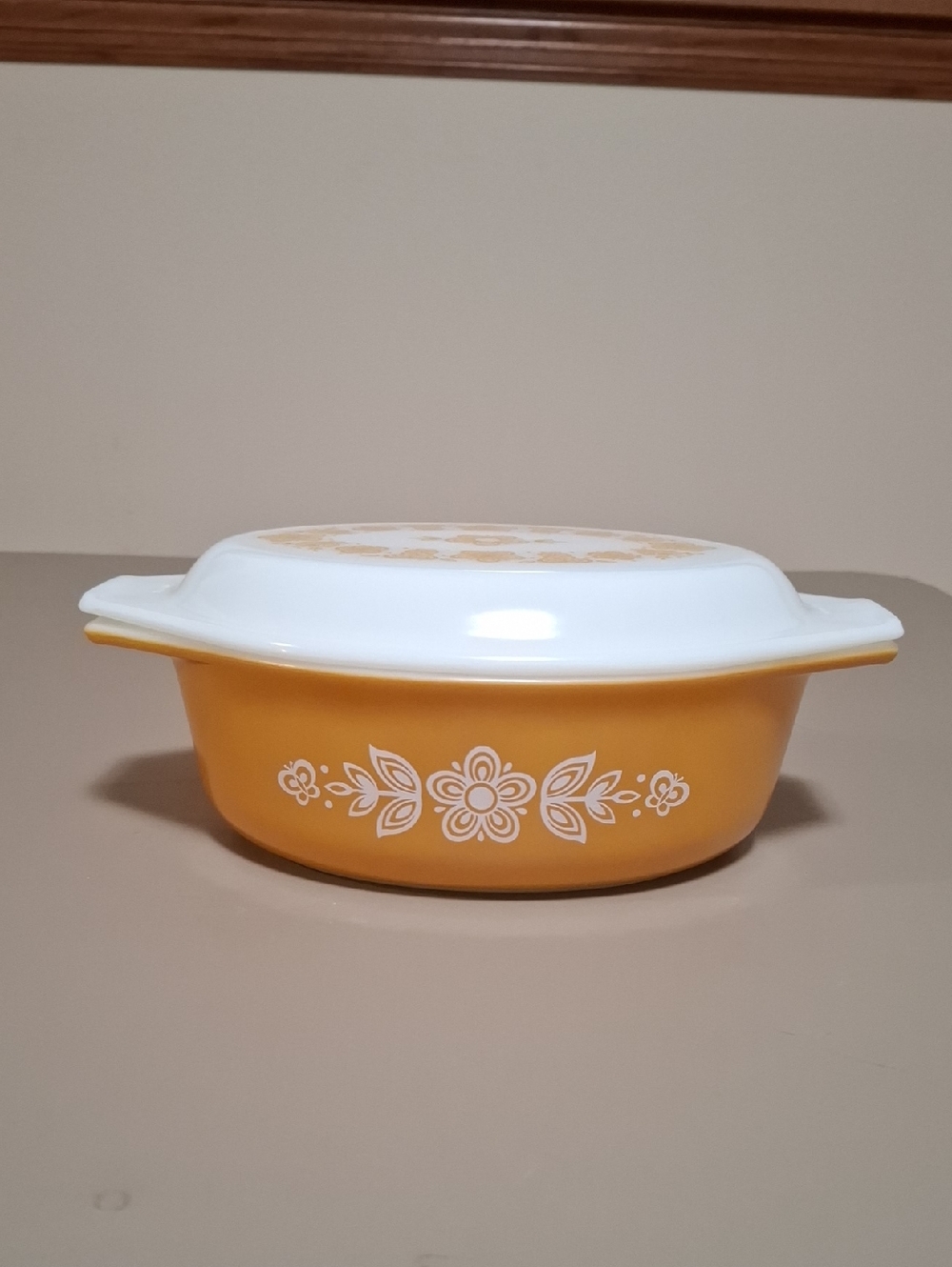 Pyrex 043 Butterfly Gold Oval 1 1/2 Quart Casserole Bowl With Lid